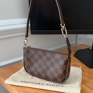Louis Vuitton Damier bucket pochette Pouch